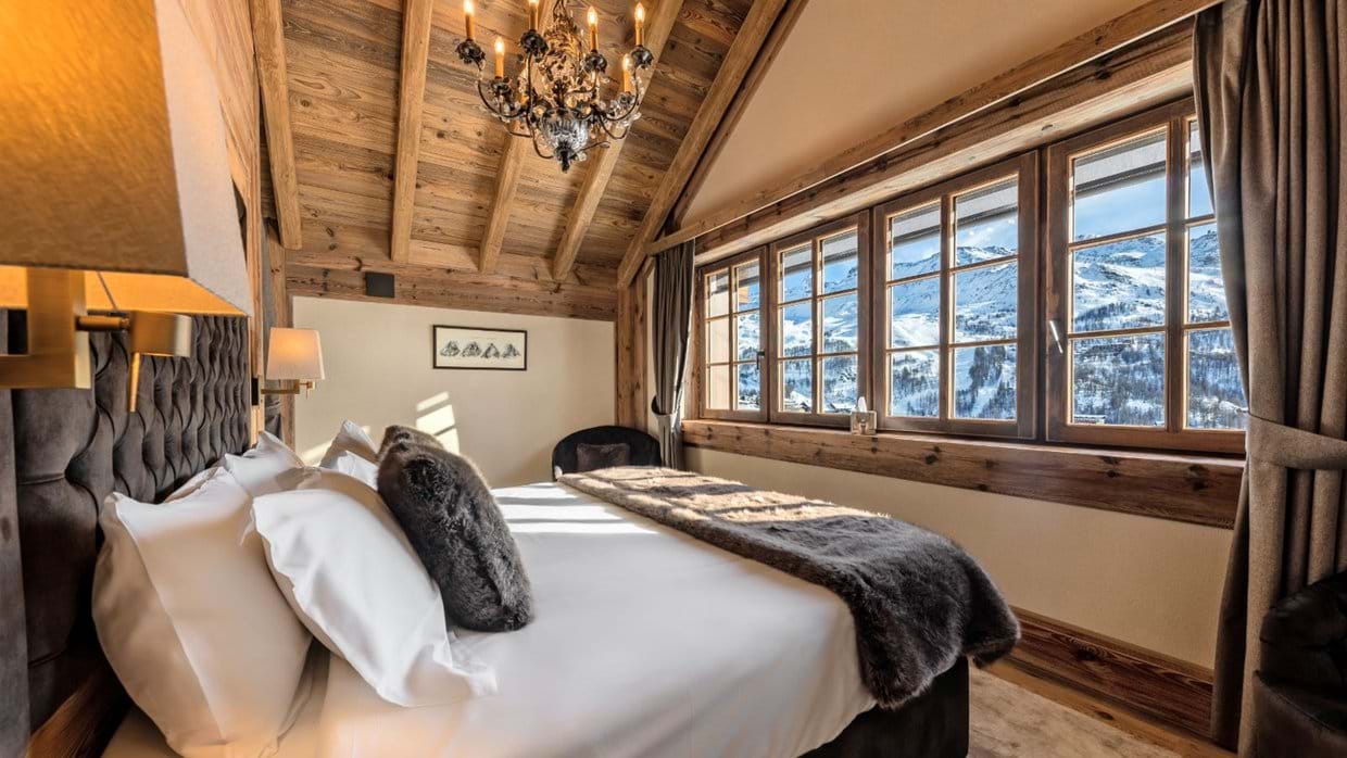 Luxury-Ski-Chalet-Cervinia-Chalet-La-Fenice-Oxford-Ski-Bedroom (15).jpg