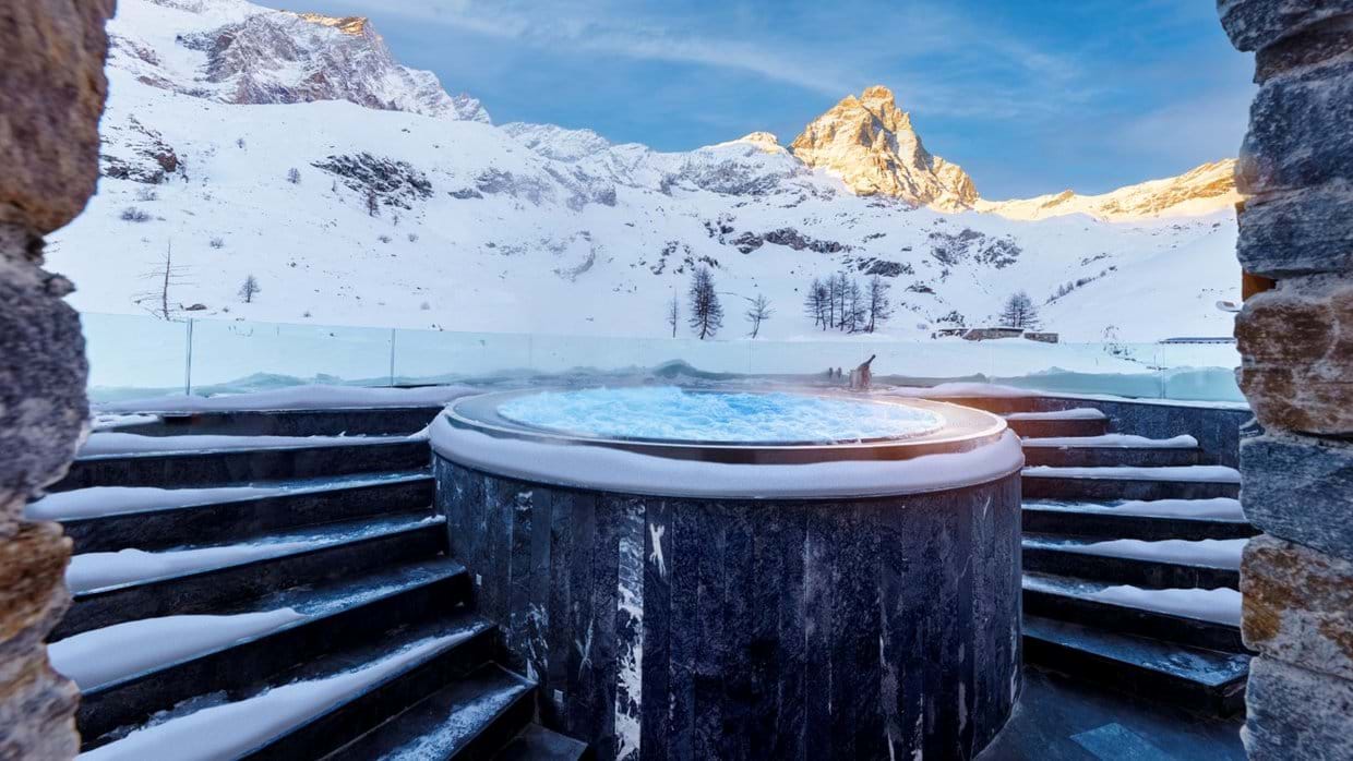 Luxury-Ski-Chalet-Cervinia-Chalet-La-Fenice-Oxford-Ski-Hot-Tub.jpg