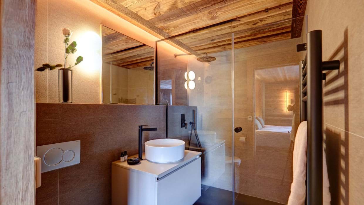 Luxary-ski-chalet-Chalet-Megeve-Menor-Oxford-ski-Bathroom(2).jpg