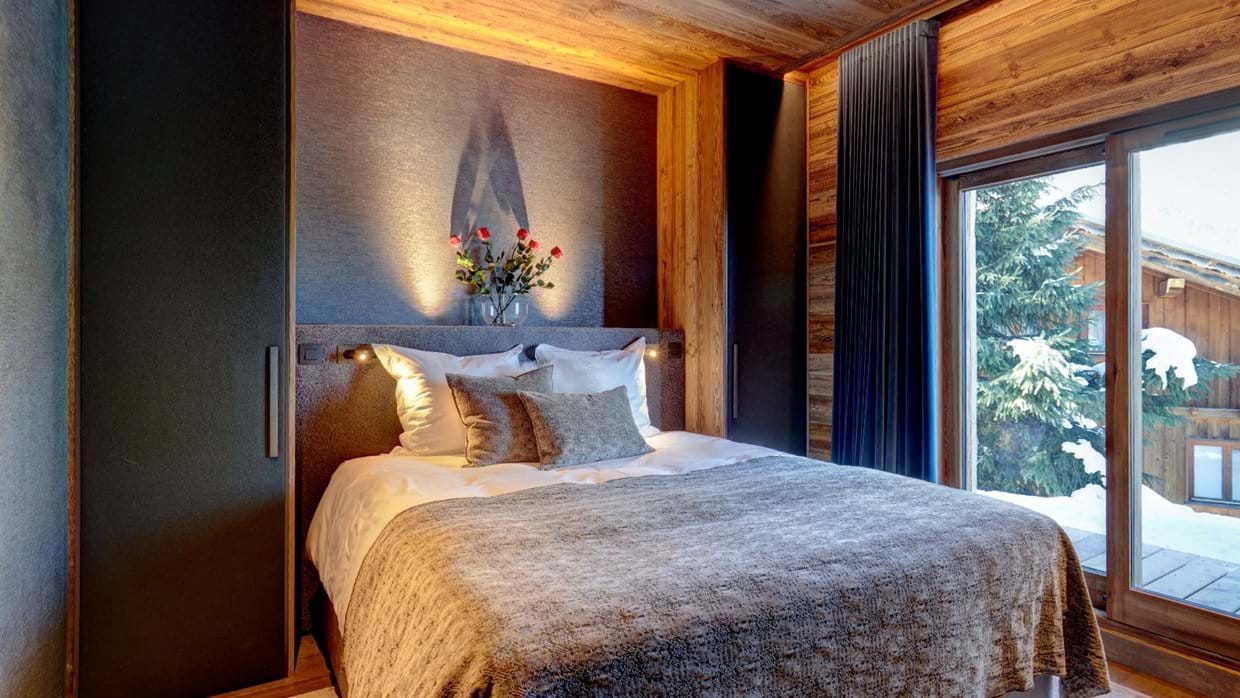 Luxary-ski-chalet-Chalet-Megeve-Menor-Oxford-ski-Bedroom(1).jpg