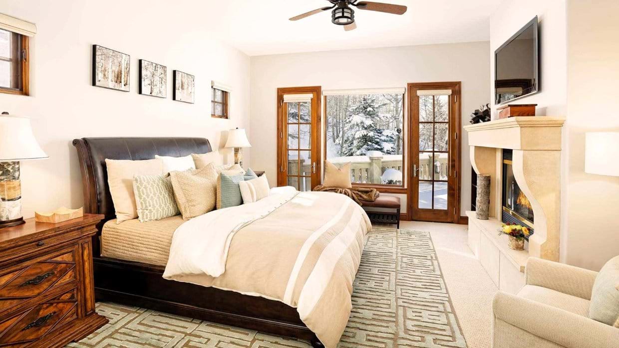 Luxury-Ski-Chalet-Vail-West pine-Oxford-Ski-Bedroom (2).jpg