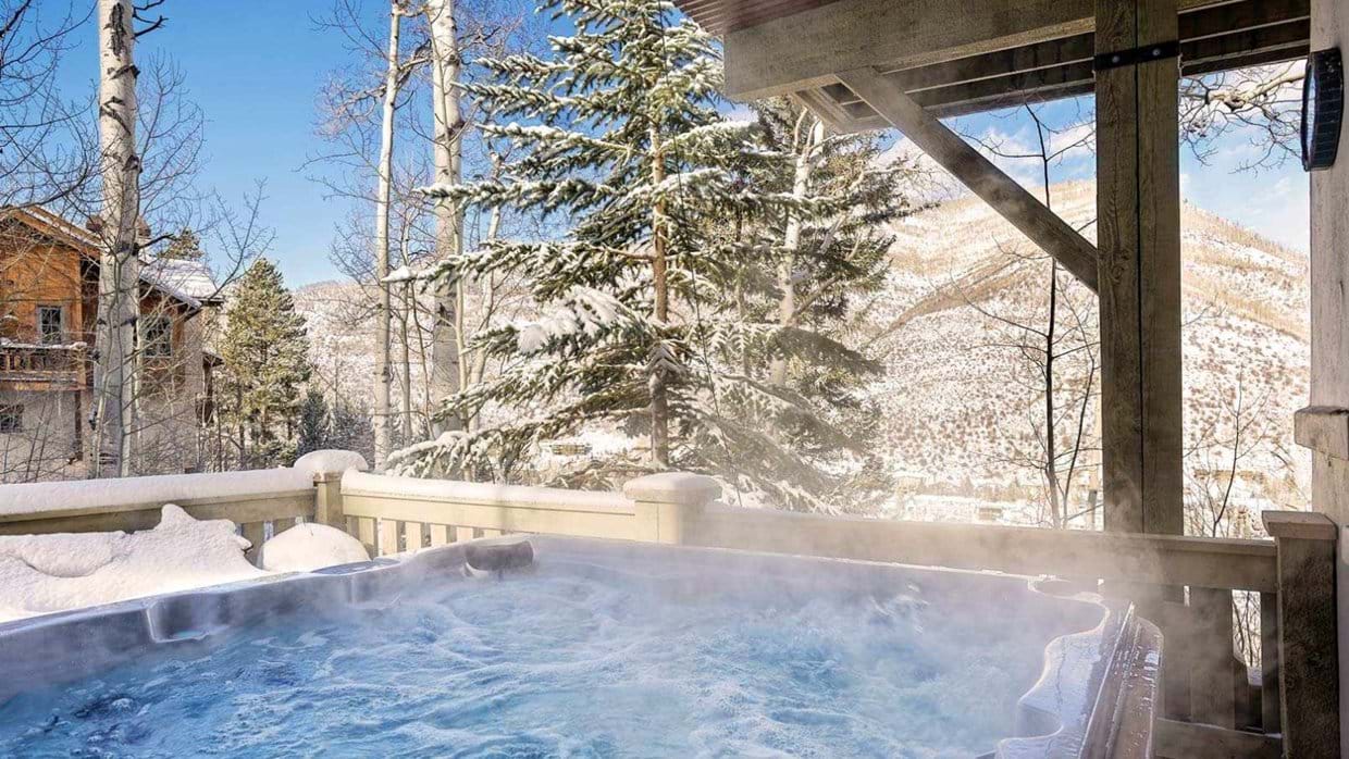 Luxury-Ski-Chalet-Vail-West pine-Oxford-Ski-Hot tub .jpg