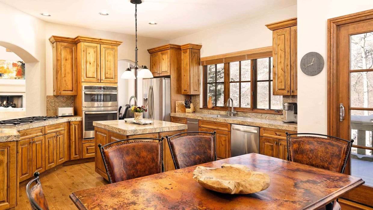 Luxury-Ski-Chalet-Vail-West pine-Oxford-Ski-Kitchen (1).jpg