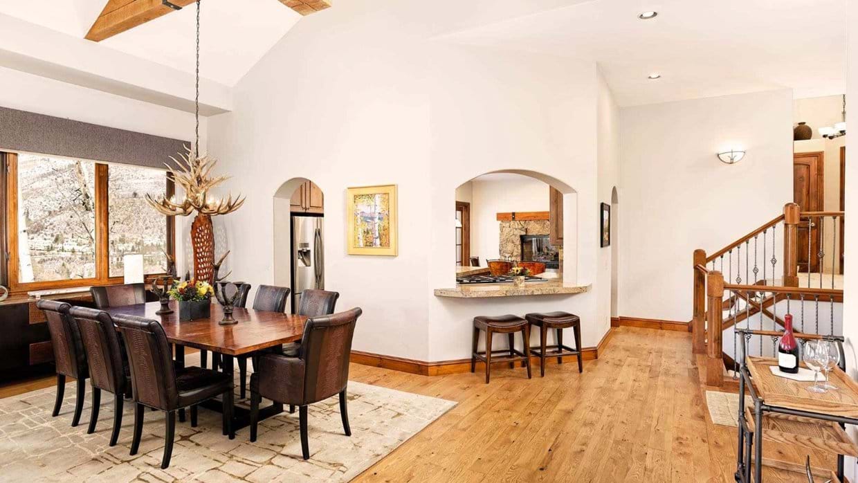 Luxury-Ski-Chalet-Vail-West pine-Oxford-Ski-Lounge (2).jpg