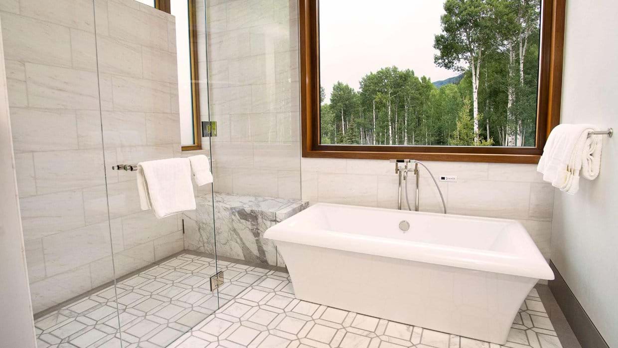 Luxury-Ski-Chalet-Aspen-Aspen-Park-Oxford-Ski-Bathroom (2).jpg