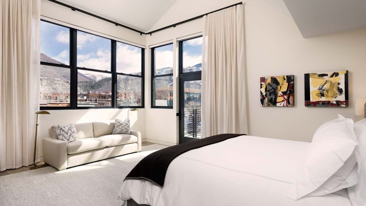 Luxury-ski-chalet- Aspen-Mountain Forge-Oxford-ski-Bedroom(1).jpg