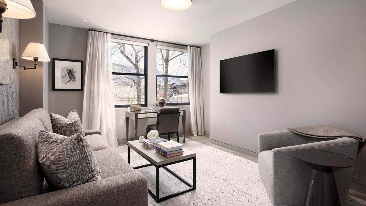 Luxury-ski-chalet- Aspen-Mountain Forge-Oxford-ski-sitting room.jpg