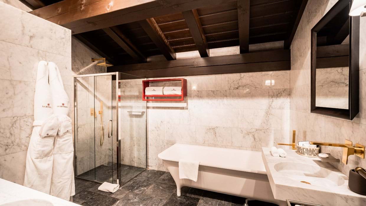 Luxury-Ski-chalet-Val d'Isere- Chalet Ebene-Oxford-Ski-Bathroom(1).jpg