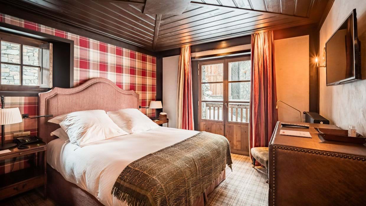 Luxury-Ski-chalet-Val d'Isere- Chalet Ebene-Oxford-Ski-Bedroom(2).jpg