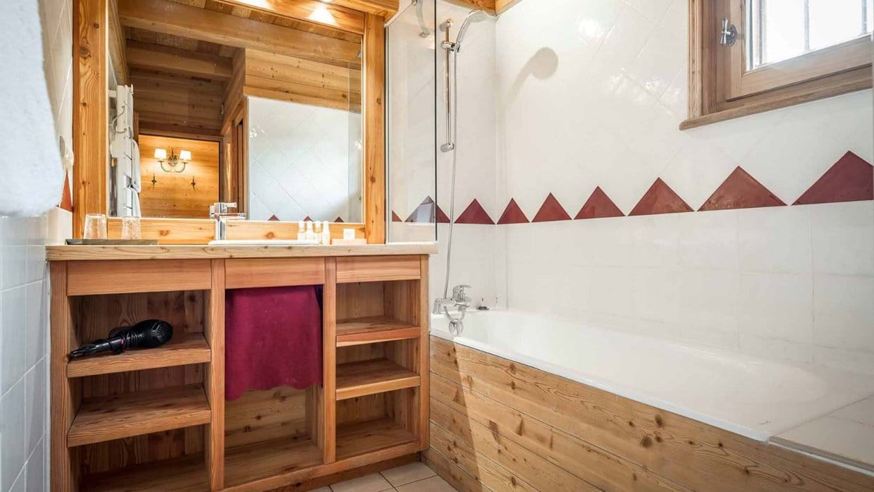 luxury-ski-chalet-chapelle- bathroom2.jpg