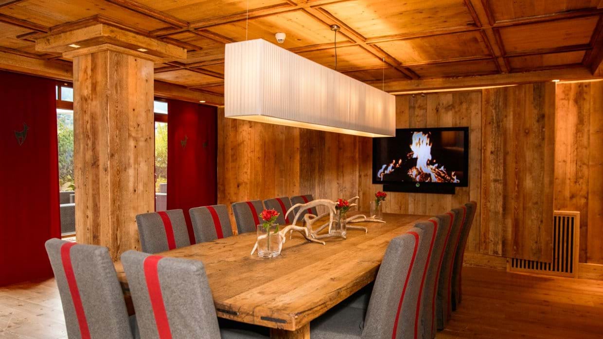 Luxury-ski-hotel-Kitzbuhel-Hotel Kitzhof-Oxford-Ski-Dinning table.jpg