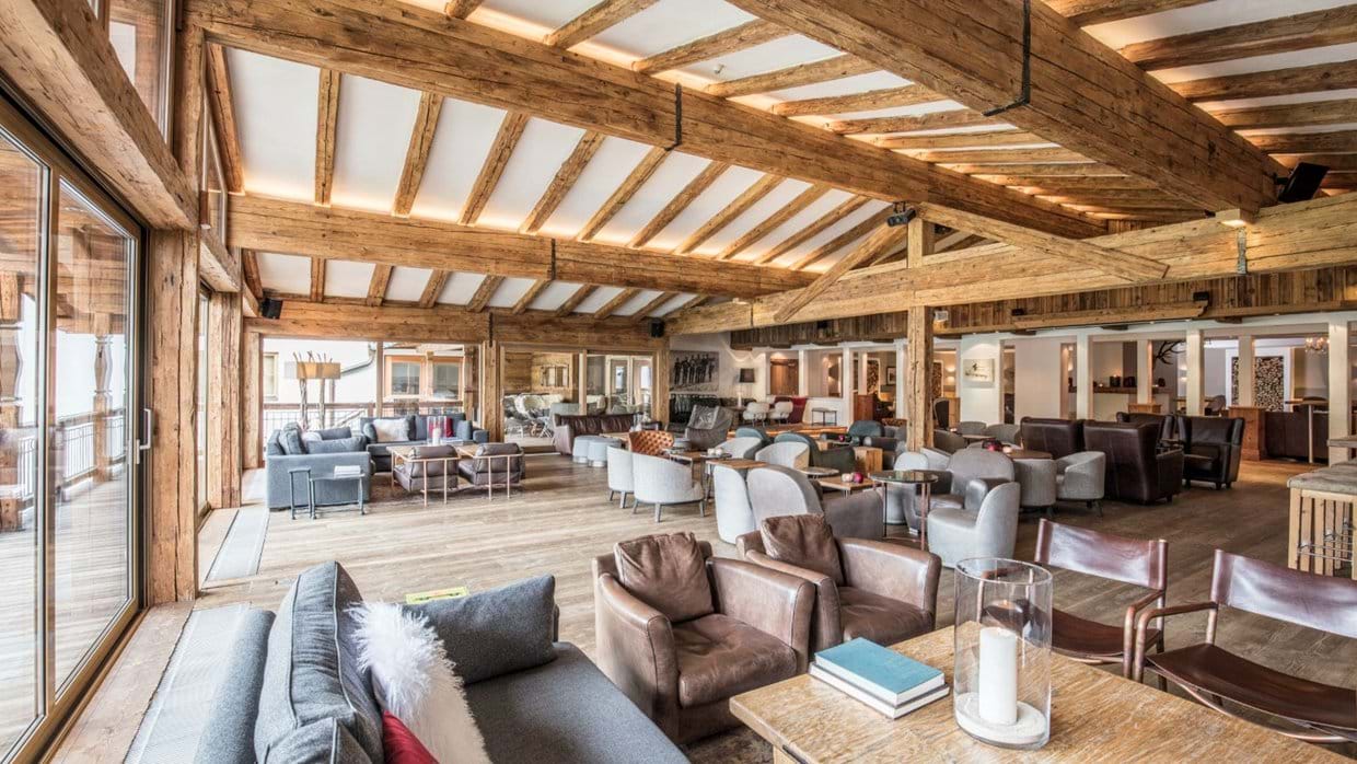 Luxury-ski-hotel-Kitzbuhel-Hotel Kitzhof-Oxford-Ski-Lounge(2).jpg