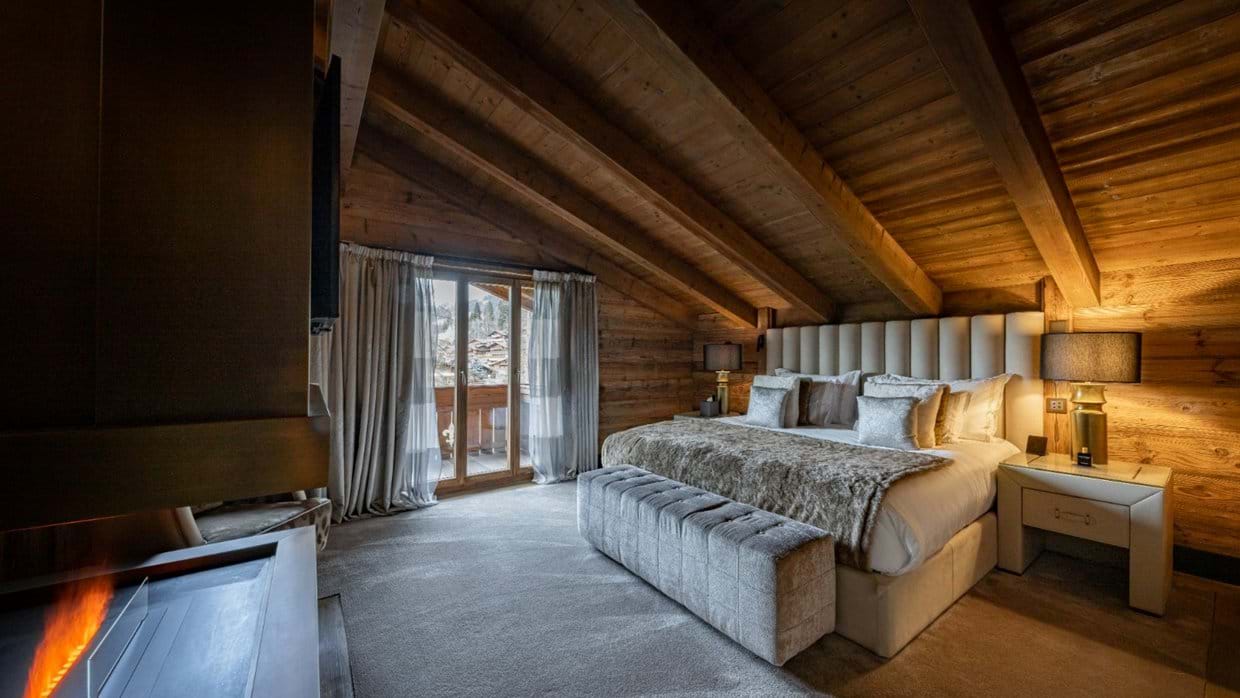Ultima Gstaad Prestige Suite Bedroom.jpg (1)