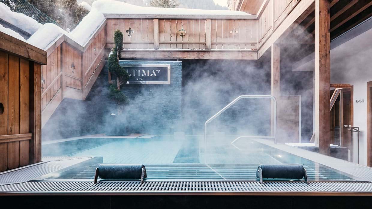 Ultima Gstaad Jacuzzi.jpg (1)