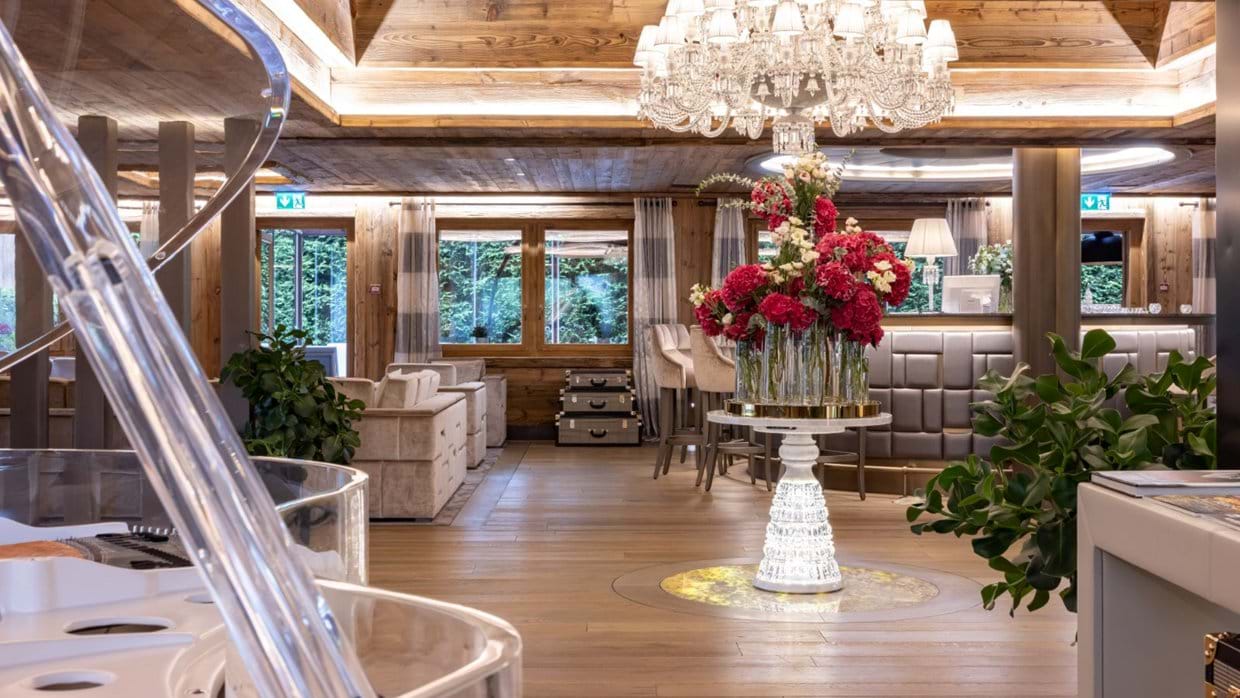 Ultima Gstaad Lobby.jpg (1)