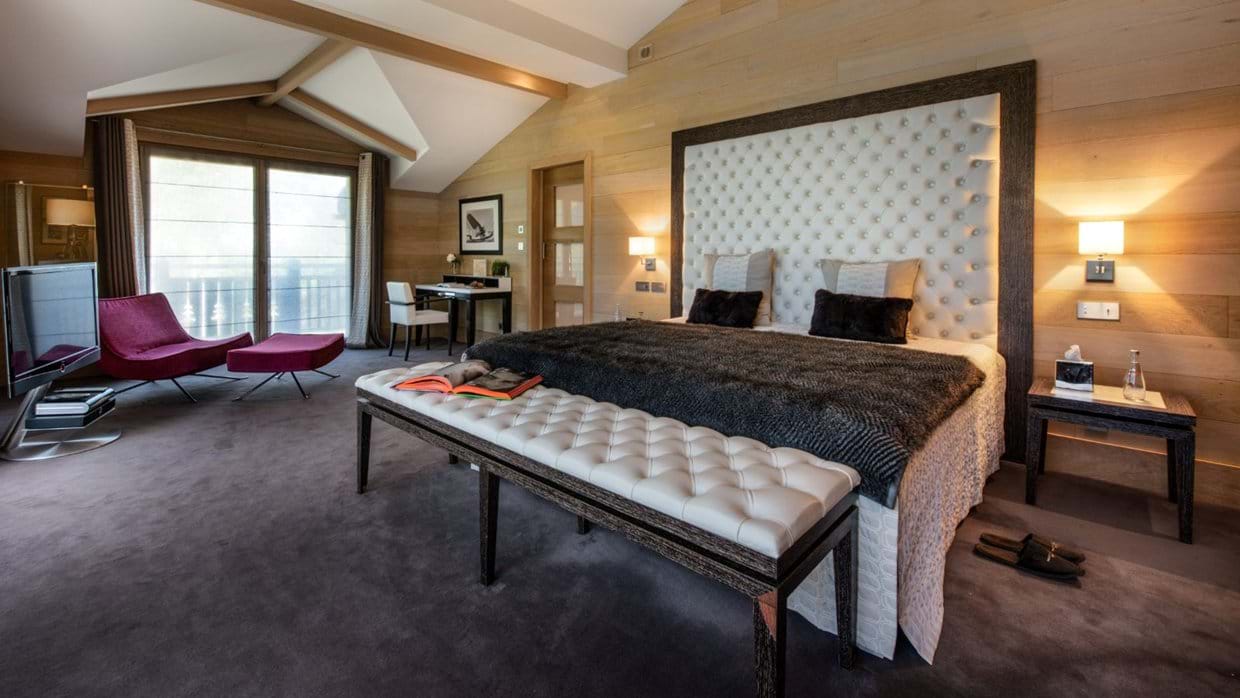 Luxury-Ski-Chalet-Courchevel-1650-Licorne-des-Neiges-Oxford-Ski-Bedroom (10).jpeg