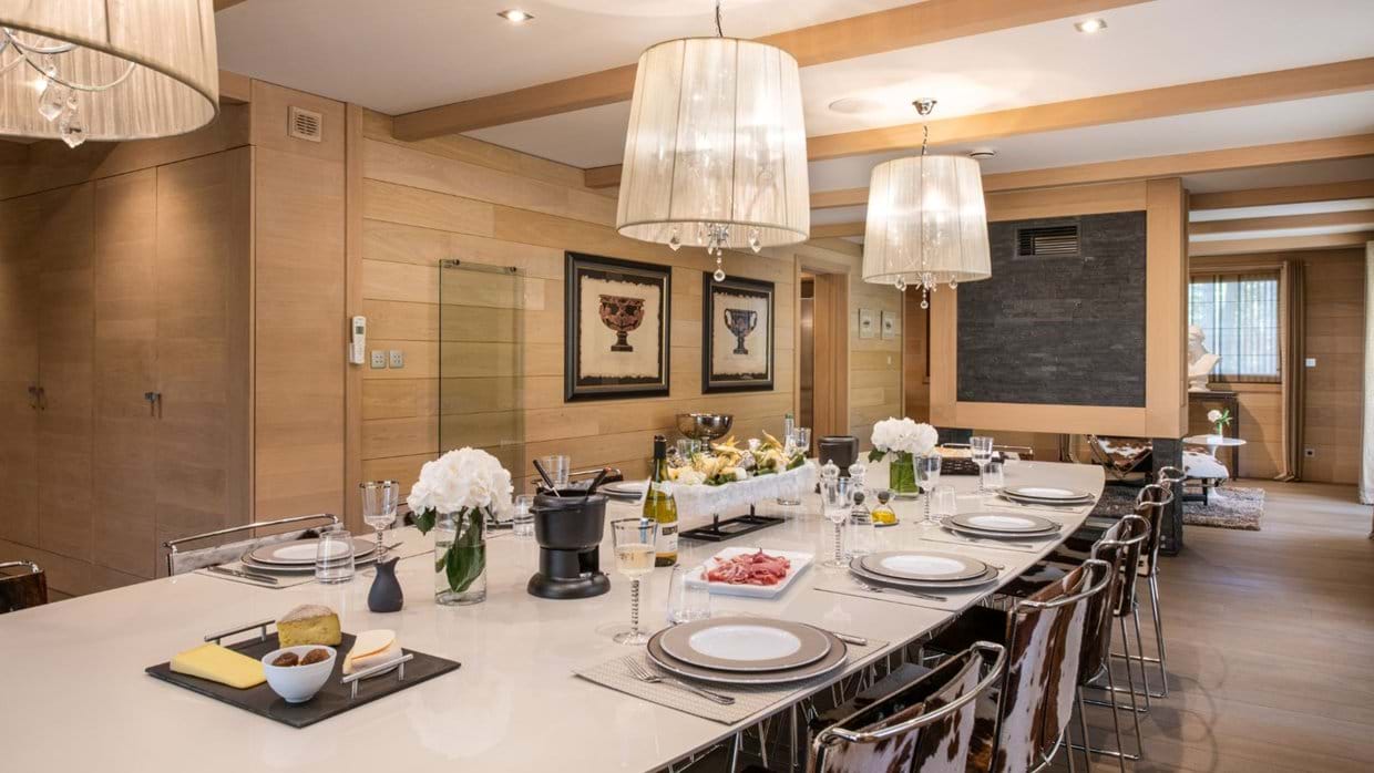 Luxury-Ski-Chalet-Courchevel-1650-Licorne-des-Neiges-Oxford-Ski-Dining.jpeg