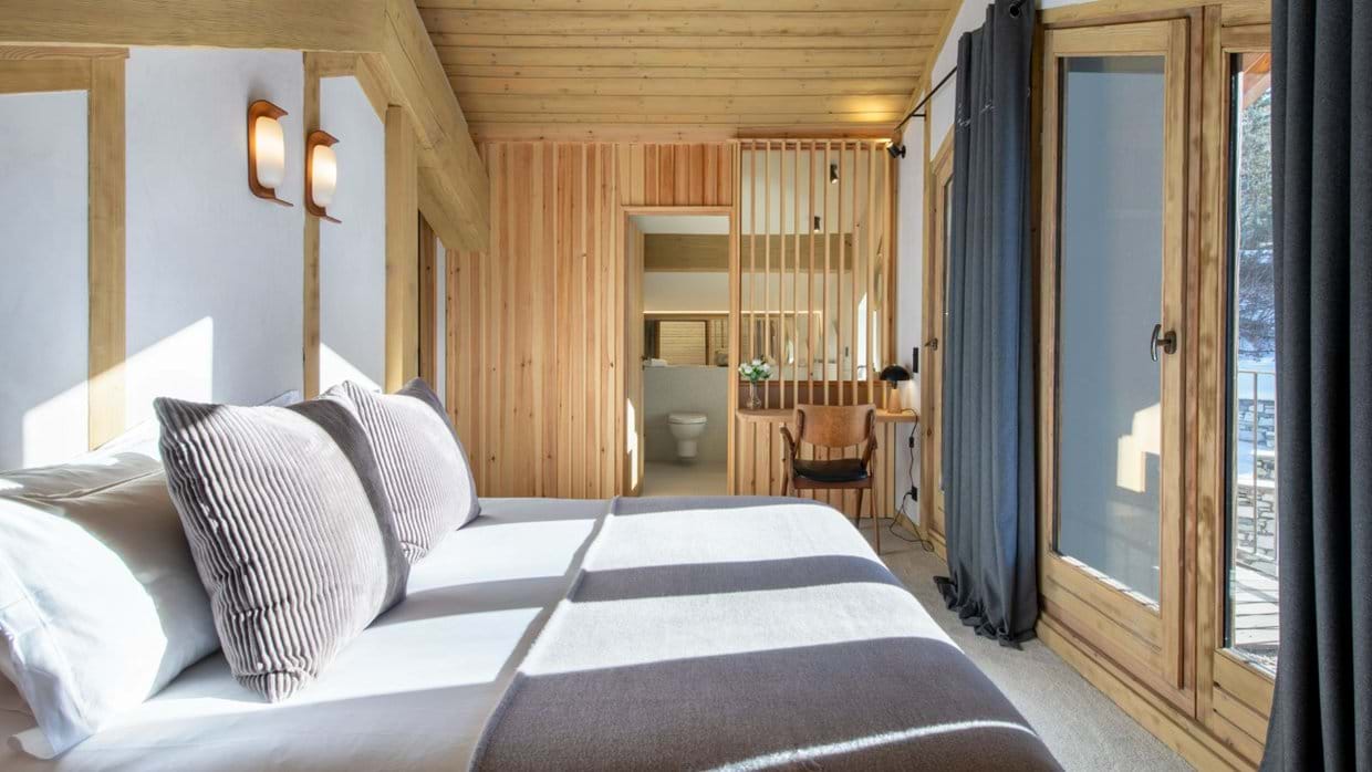 Luxury-Ski-Chalet-Val-d-Isere-Chalet-Kitsune-Oxford-Ski-Bedroom (21).jpg