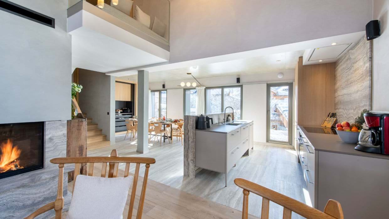 Luxury-Ski-Chalet-Val-d-Isere-Chalet-Kitsune-Oxford-Ski-Kitchen.jpg