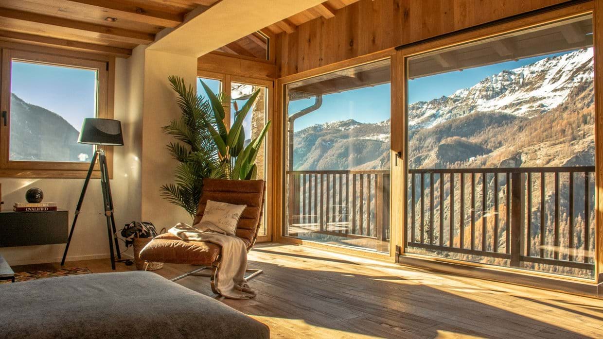 Luxury-Ski-Chalet-Cervinia-Chalet-Snostorm-Oxford-Ski-Bedroom (12).jpg