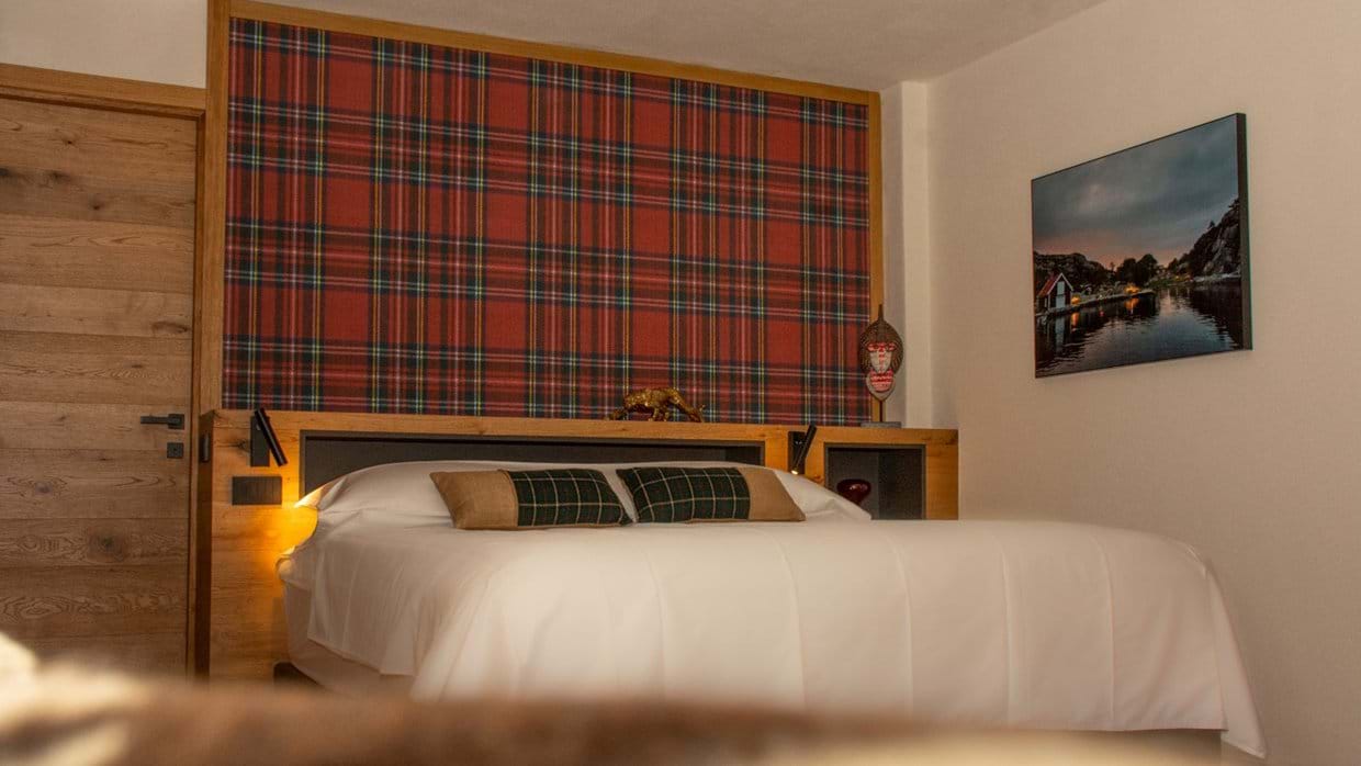 Luxury-Ski-Chalet-Cervinia-Chalet-Snostorm-Oxford-Ski-Bedroom (1).jpg