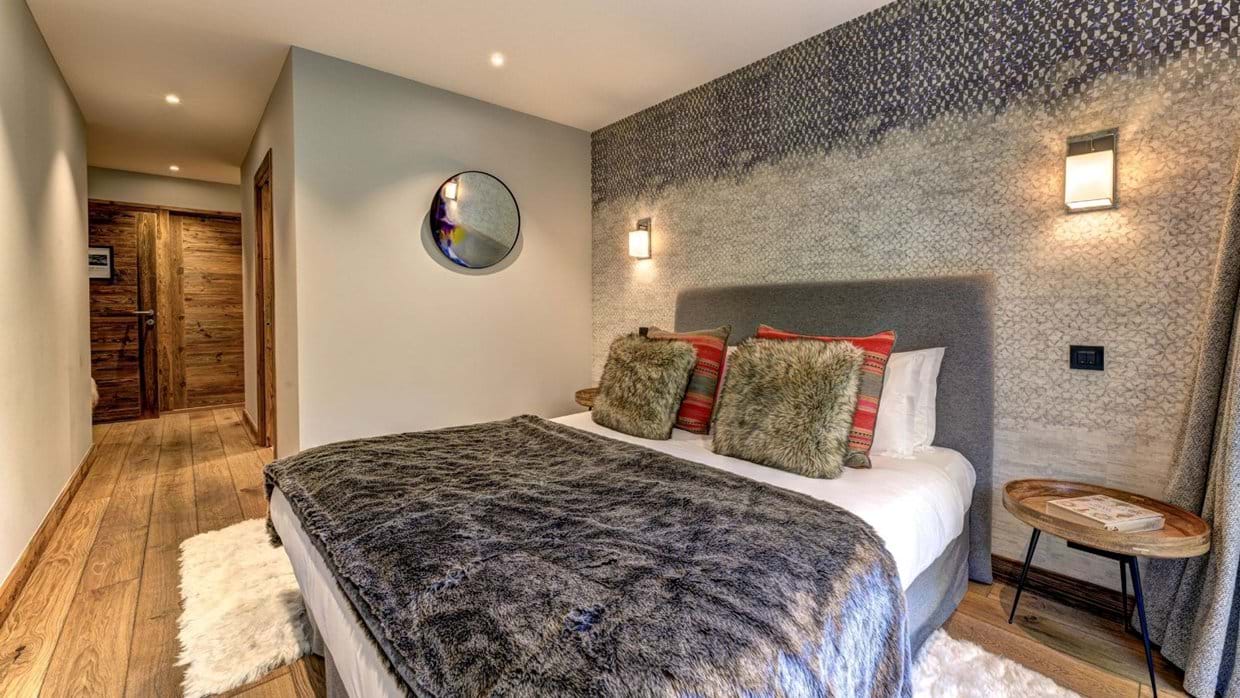 Luxury-Ski-Chalet-Chamonix-Chalet-Le-Brevent-Oxford-Ski-Bedroom (10).jpg