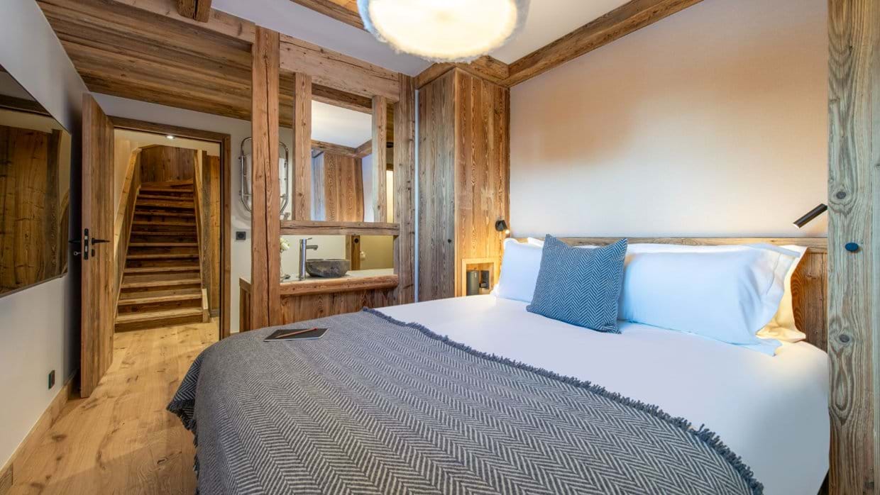 Luxury-Ski-Chalet-Val-d-Isere-Chalet-1855-Oxford-Ski-Bedroom (5).jpg