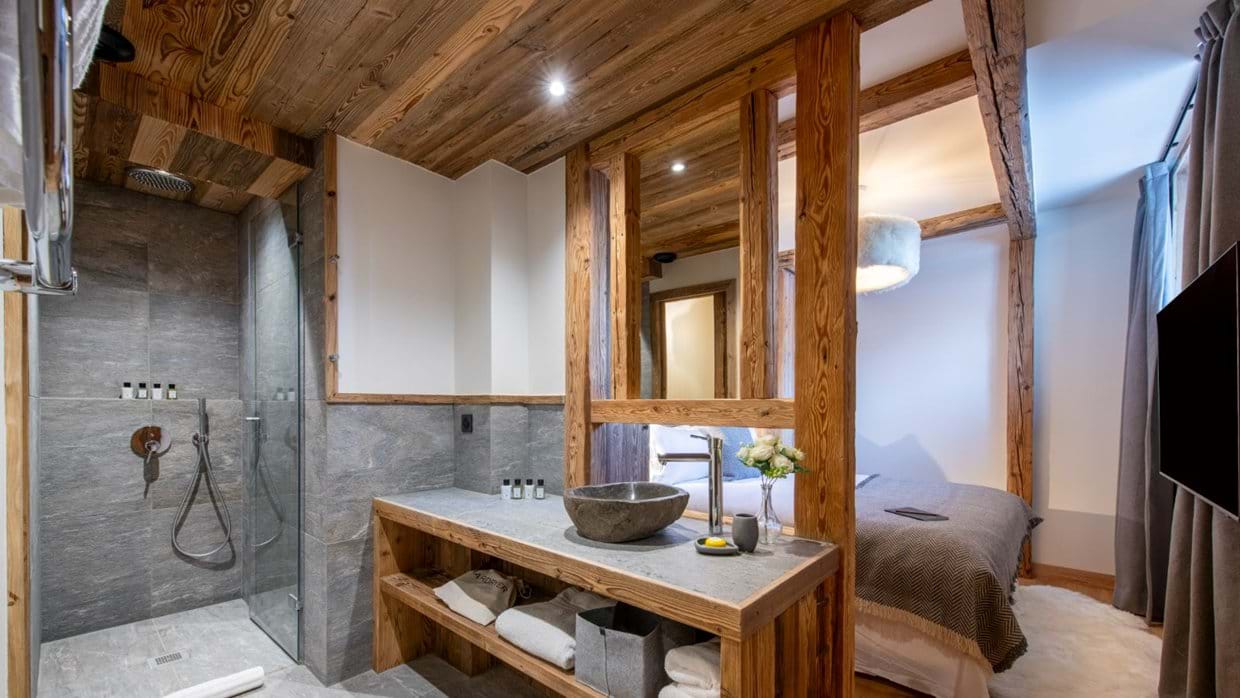 Luxury-Ski-Chalet-Val-d-Isere-Chalet-1855-Oxford-Ski-Bedroom (10).jpg