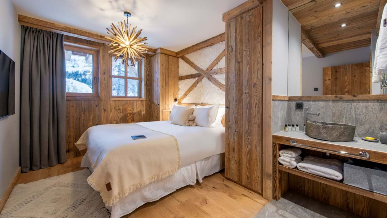 Luxury-Ski-Chalet-Val-d-Isere-Chalet-1855-Oxford-Ski-Bedroom (39).jpg