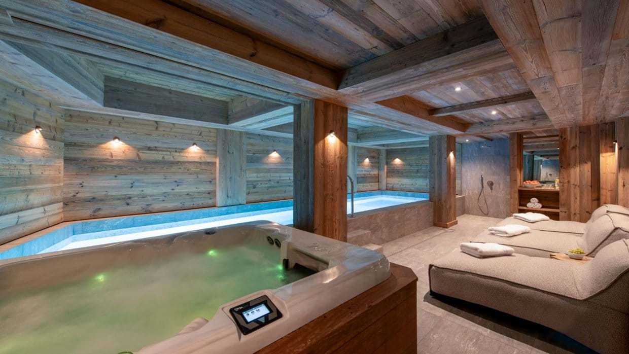 Luxury-Ski-Chalet-Val-d-Isere-Chalet-1855-Oxford-Ski-Hot-Tub.jpg