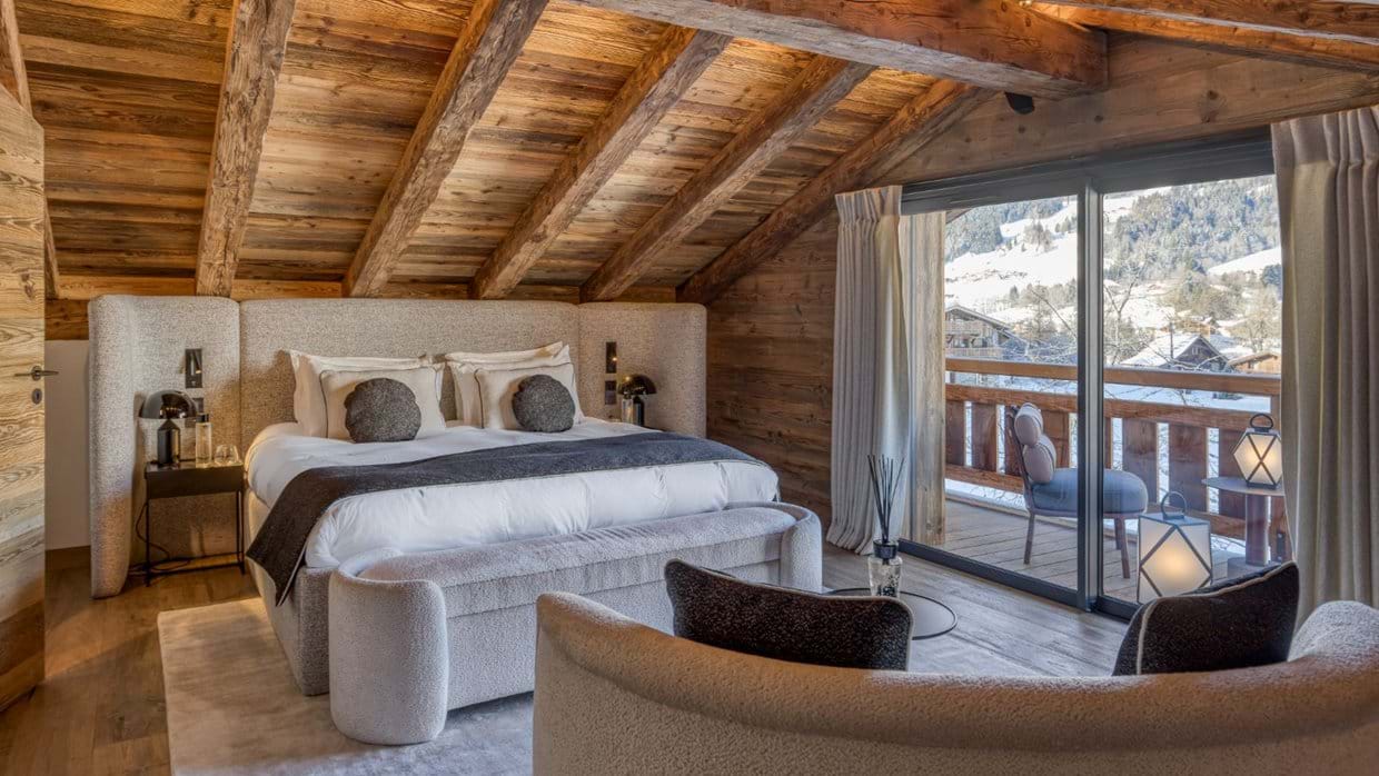 Luxury-Ski-Chalet-Megeve-Chalet-Grizzly-Oxford-Ski-Bedroom (3).jpg