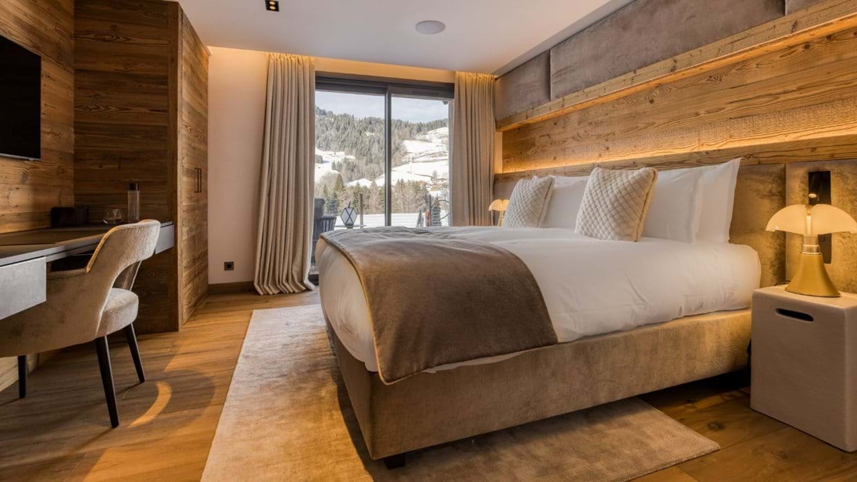 Luxury-Ski-Chalet-Megeve-Chalet-Grizzly-Oxford-Ski-Bedroom (20).jpg