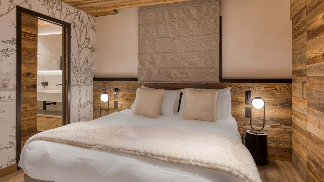 Luxury-Ski-Chalet-Megeve-Chalet-Grizzly-Oxford-Ski-Bedroom (22).jpg