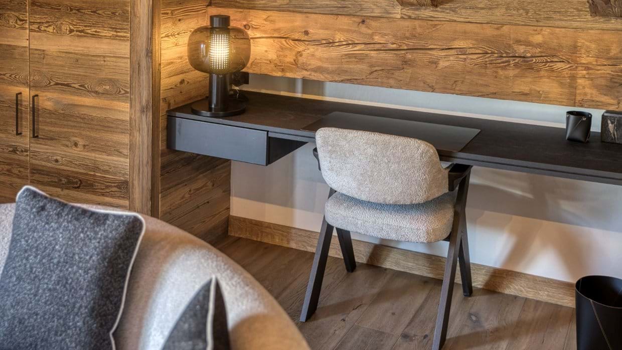 Luxury-Ski-Chalet-Megeve-Chalet-Grizzly-Oxford-Ski-Desk.jpg