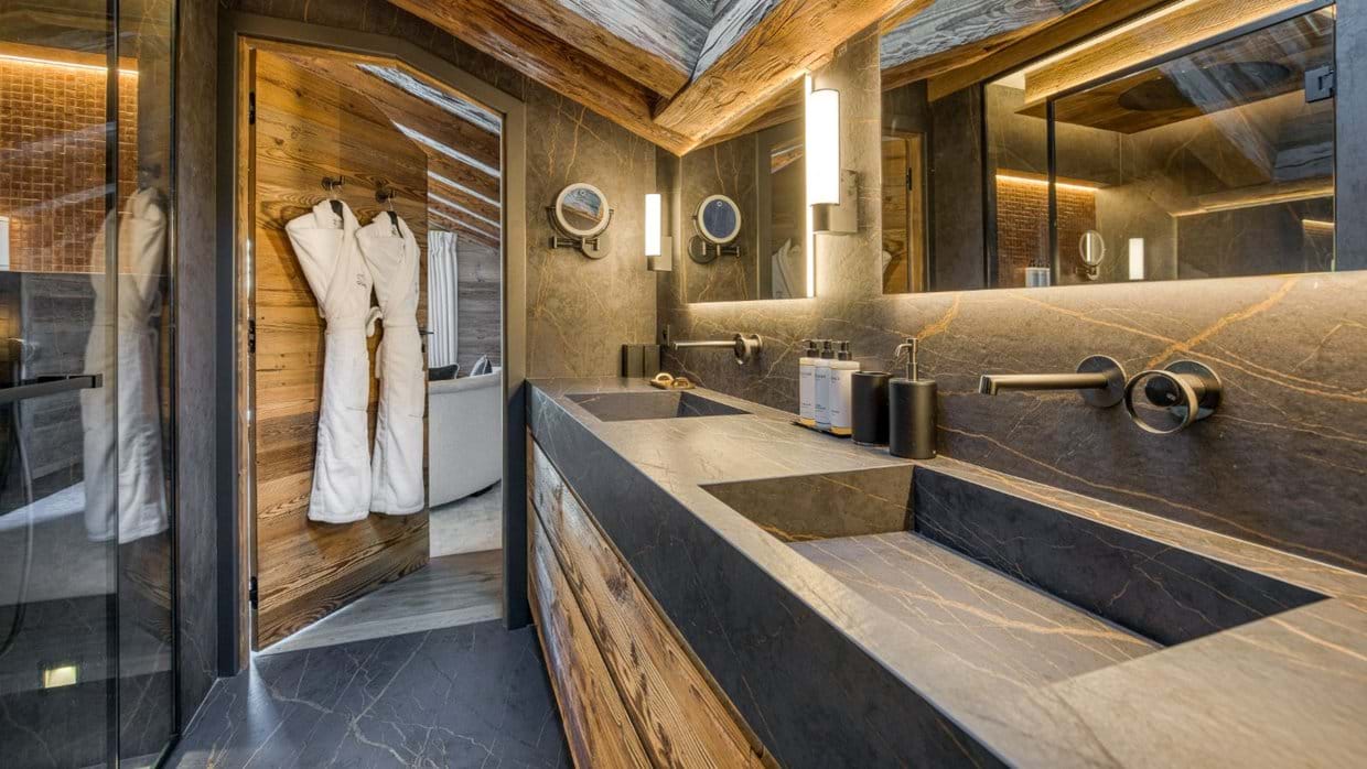 Luxury-Ski-Chalet-Megeve-Chalet-Grizzly-Oxford-Ski-Bathroom.jpg