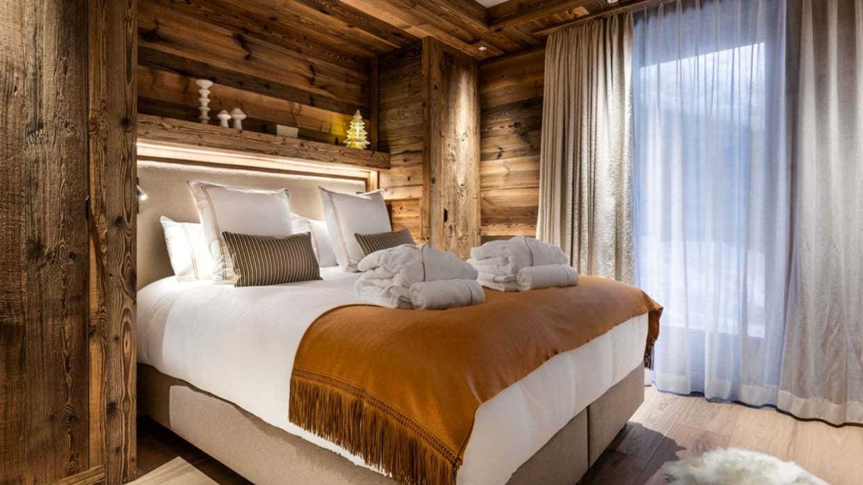 Luxury-Ski-Chalet-Val-d-Isere-Silverstone-Lodge-Deluxe-No-2-Bedroom (8).jpg