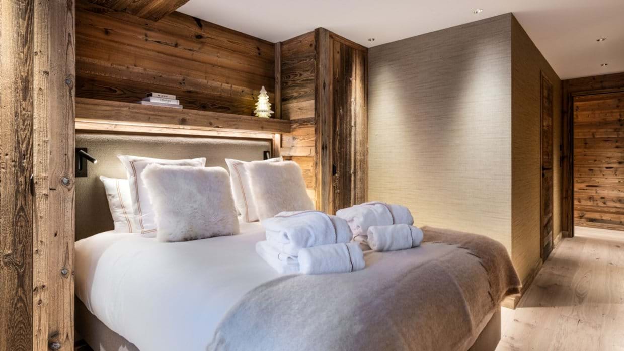 Luxury-Ski-Chalet-Val-d-Isere-Silverstone-Lodge-Deluxe-No-2-Bedroom (10).jpg