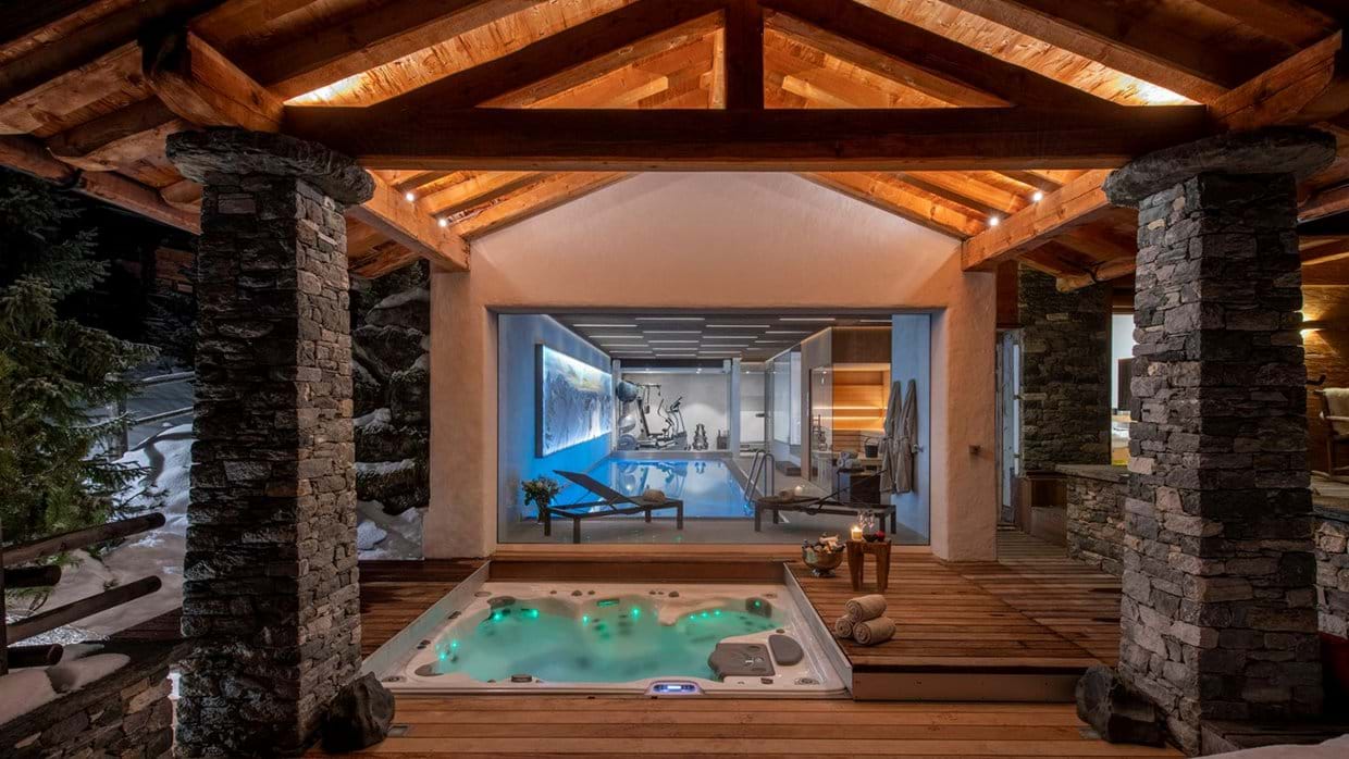 luxury-ski-chalet-verbier-chalet-spa-jacuzzi-nigh.jpg