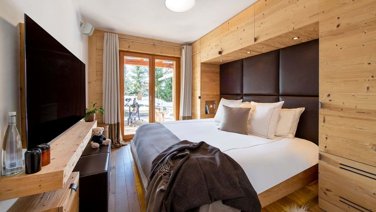 luxury-ski-chalet-verbier-chalet-spa-bedroom (1).jpg