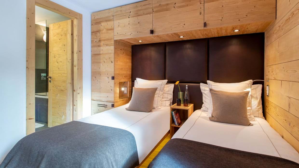 luxury-ski-chalet-verbier-chalet-spa-bedroom (2).jpg