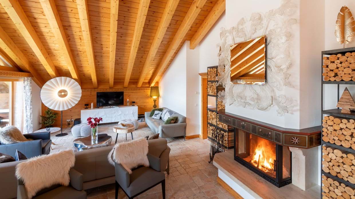 Luxury-ski-chalet-zermatt-penthouse-annyvonne-oxford-ski-fireplace.jpg