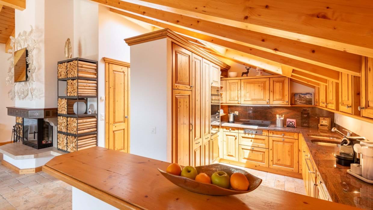 Luxury-ski-chalet-zermatt-penthouse-annyvonne-oxford-ski-kitchen.jpg
