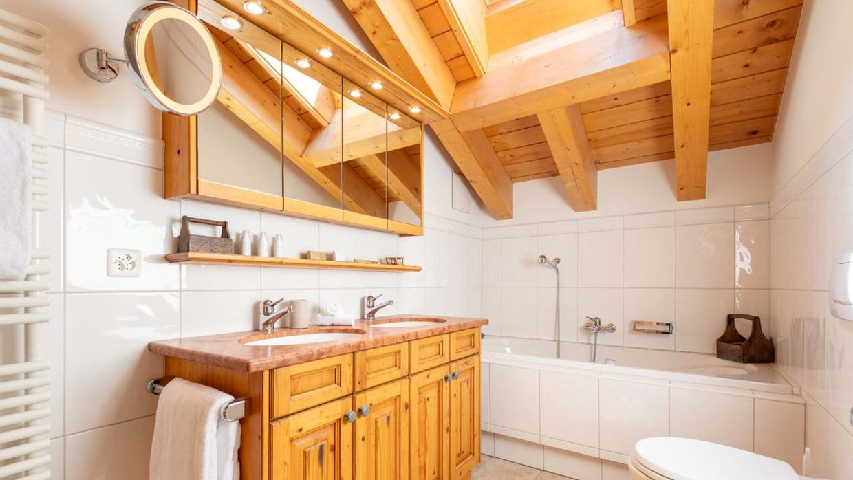 Luxury-ski-chalet-zermatt-penthouse-annyvonne-oxford-ski-master bathroom.jpg