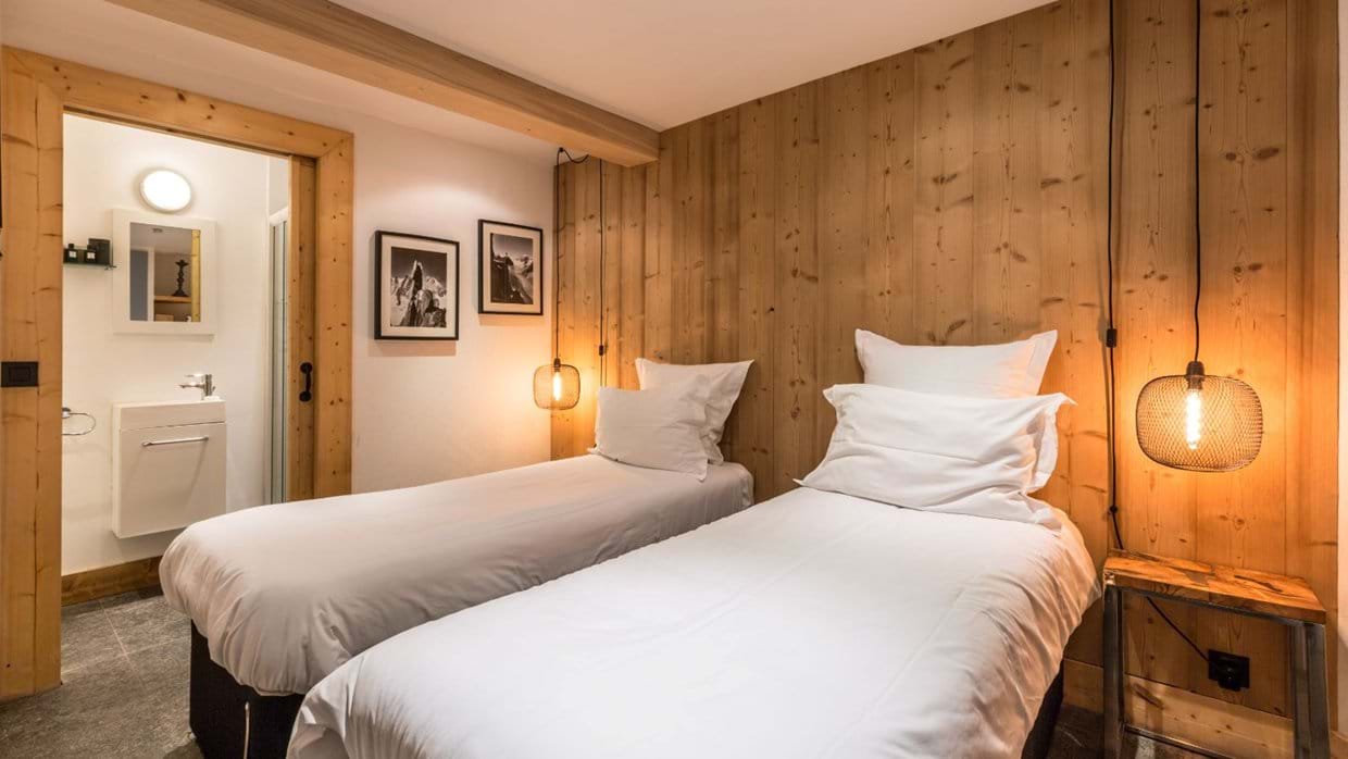 luxury-ski-chalets-chamonix-oxford-ski-granit-bedroom (4).jpg