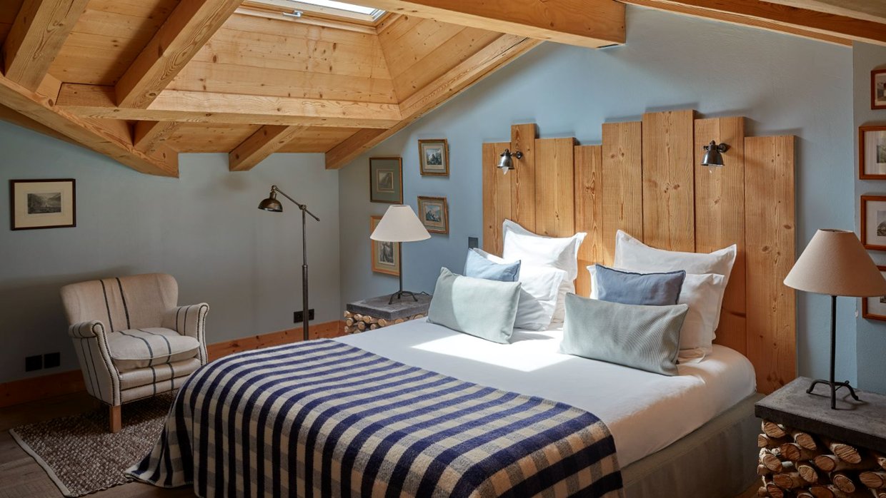 luxury-ski-chalets-chamonix-oxford-ski-granit-bedroom (5).jpg