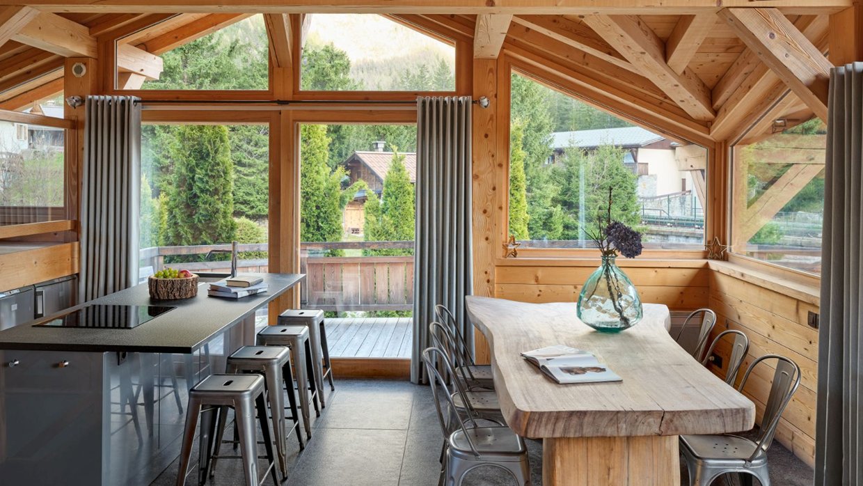 luxury-ski-chalets-chamonix-oxford-ski-granit-dining (2).jpg