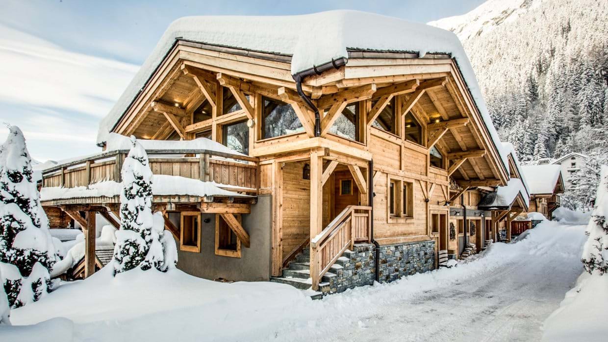 luxury-ski-chalets-chamonix-oxford-ski-granit-exterior-snow (1).jpg