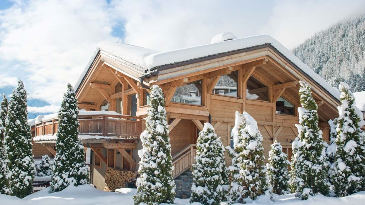 luxury-ski-chalets-chamonix-oxford-ski-granit-exterior-snow (2).jpg