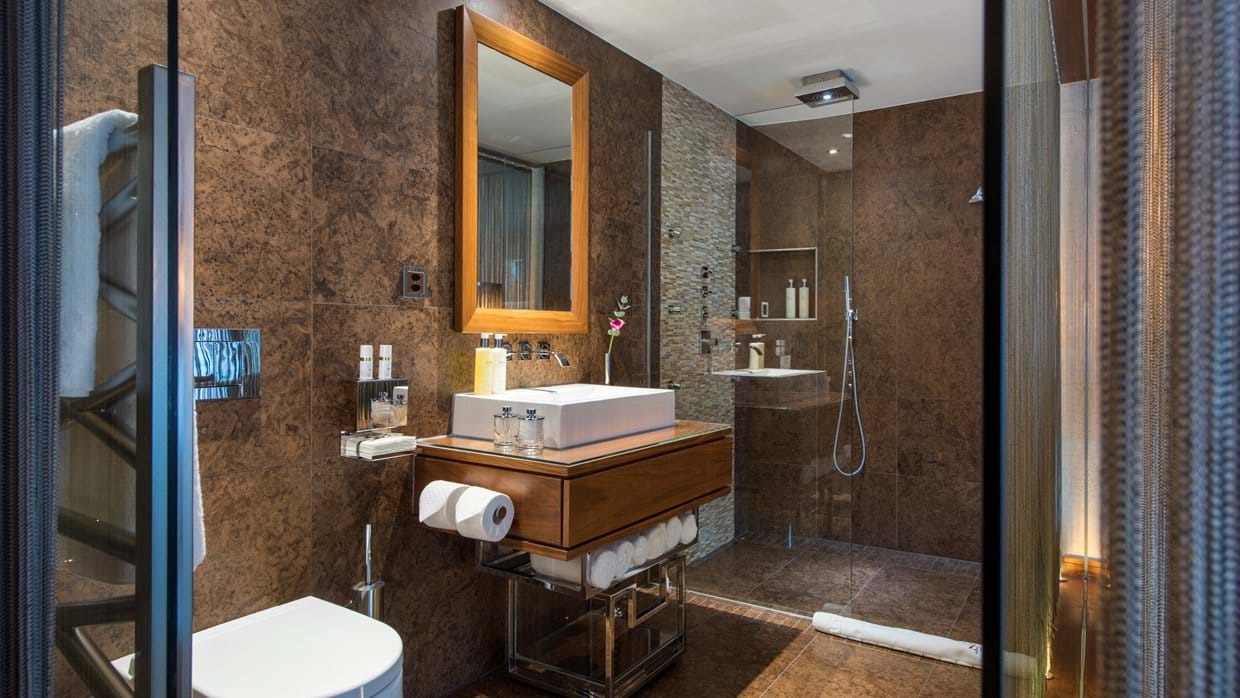 Front Guest Suite Bathroom.jpg