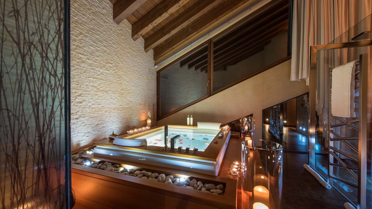 Master Suite Jacuzzi.jpg